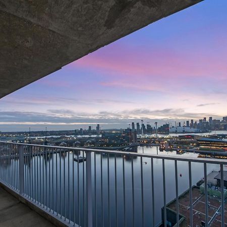 Excel 3 Bedroom Apartment Near City Airport And O2 Arena Лондон Екстериор снимка