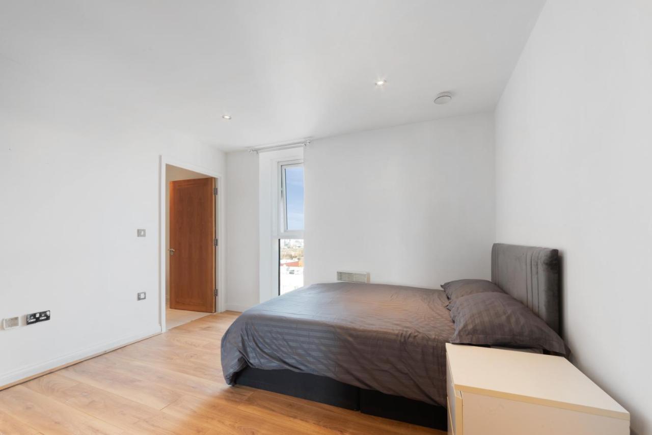 Excel 3 Bedroom Apartment Near City Airport And O2 Arena Лондон Екстериор снимка