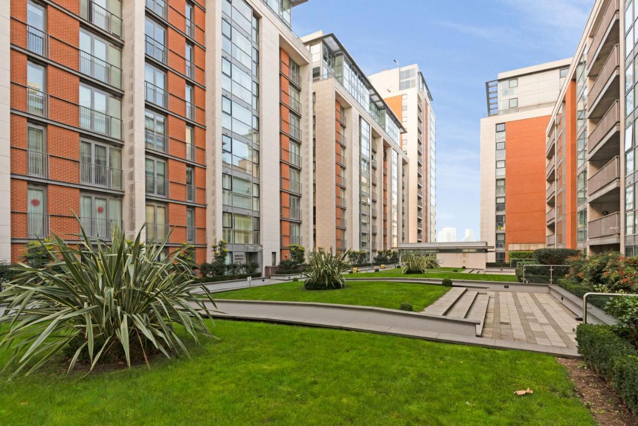Excel 3 Bedroom Apartment Near City Airport And O2 Arena Лондон Екстериор снимка