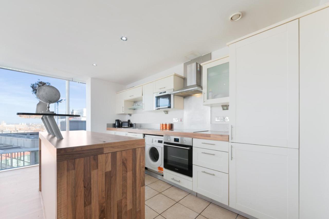 Excel 3 Bedroom Apartment Near City Airport And O2 Arena Лондон Екстериор снимка